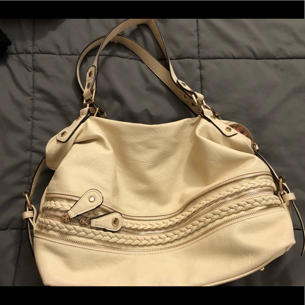 Excellent condition purse from maurices